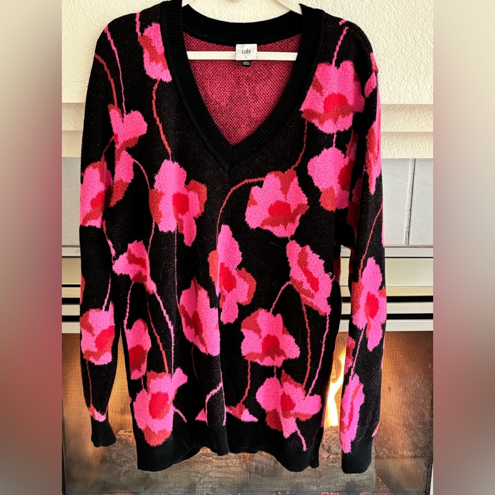 CAbi Black V-Neck Sweater with Pink Rococo Floral Pattern LARGE #4102